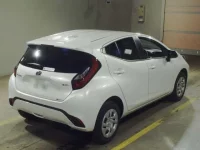 Toyota AQUA лот № 2003 оценка 5  с аукциона в Японии 1