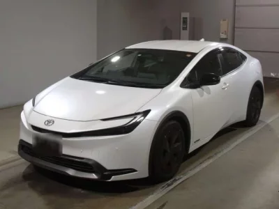 Toyota PRIUS  с аукциона в Японии