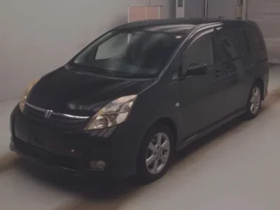 Toyota ISIS  с аукциона в Японии