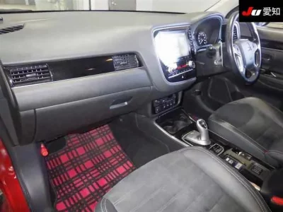 Mitsubishi OUTLANDER PHEV  с аукциона в Японии