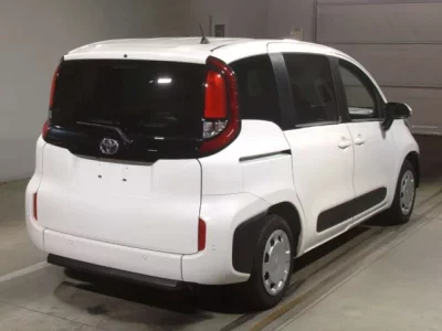 Toyota SIENTA  с аукциона в Японии