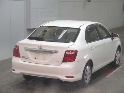 Toyota COROLLA AXIO  с аукциона в Японии