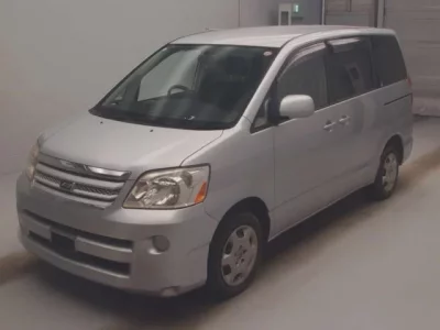 Toyota NOAH  с аукциона в Японии