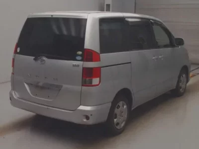 Toyota NOAH  с аукциона в Японии
