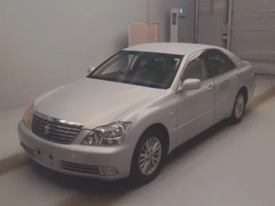 Toyota CROWN  с аукциона в Японии
