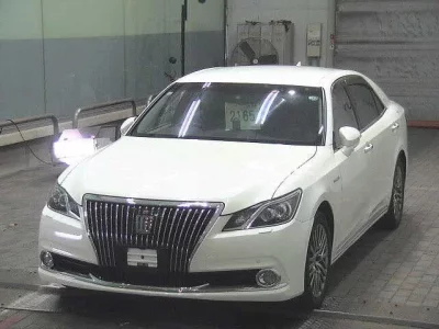Toyota CROWN  с аукциона в Японии