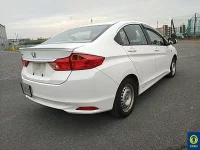 Honda GRACE лот № 59 оценка 4  с аукциона в Японии 3