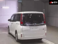 Toyota ESQUIRE лот № 3087 оценка 4  с аукциона в Японии 1