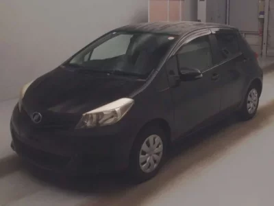 Toyota VITZ  с аукциона в Японии
