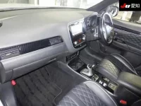 Mitsubishi OUTLANDER PHEV лот № 71338 оценка 3.5  с аукциона в Японии 2