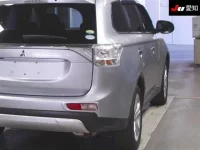 Mitsubishi OUTLANDER лот № 71357 оценка 3.5  с аукциона в Японии 7