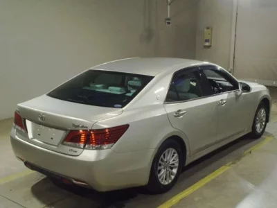 Toyota CROWN  с аукциона в Японии