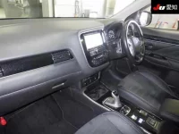 Mitsubishi OUTLANDER PHEV лот № 71377 оценка 4  с аукциона в Японии 2