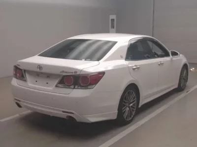 Toyota CROWN  с аукциона в Японии