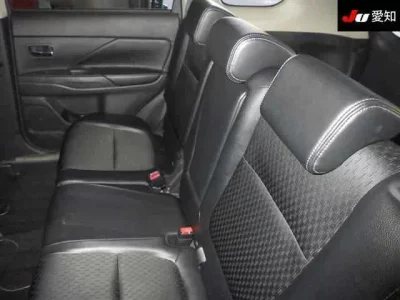 Mitsubishi OUTLANDER PHEV  с аукциона в Японии