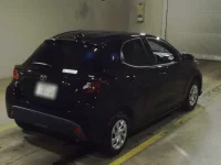 Toyota YARIS лот № 2108 оценка 5  с аукциона в Японии 1