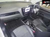 Mitsubishi OUTLANDER PHEV лот № 71396 оценка 4  с аукциона в Японии 2