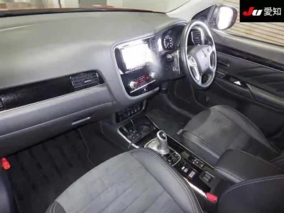 Mitsubishi OUTLANDER PHEV  с аукциона в Японии