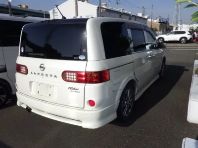 Nissan LAFESTA