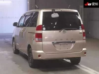 Toyota NOAH лот № 1023 оценка R  с аукциона в Японии 1