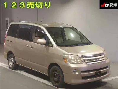 Toyota NOAH  с аукциона в Японии