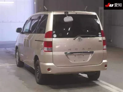 Toyota NOAH  с аукциона в Японии