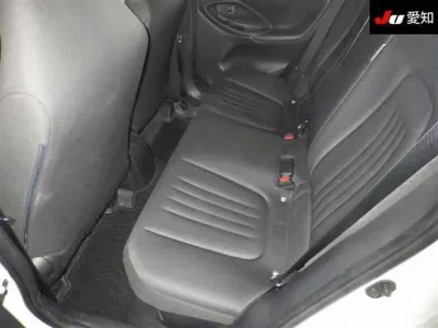 Toyota YARIS  с аукциона в Японии