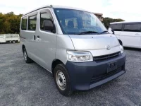 Mazda BONGO VAN лот № 8561 оценка 3.5  с аукциона в Японии 1