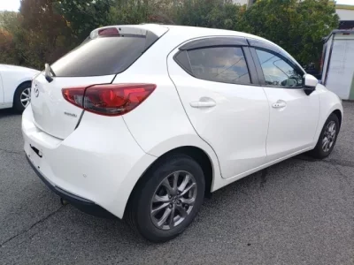 Mazda MAZDA2  с аукциона в Японии