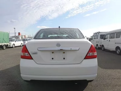 Nissan TIIDA LATIO