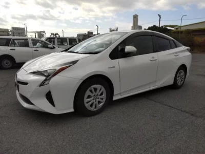 Toyota PRIUS  с аукциона в Японии