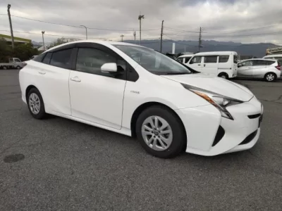 Toyota PRIUS  с аукциона в Японии
