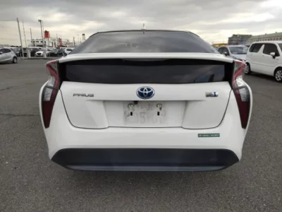 Toyota PRIUS  с аукциона в Японии