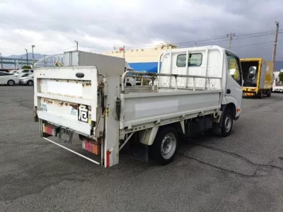 Toyota DYNA  с аукциона в Японии