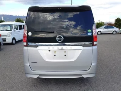 Nissan SERENA  с аукциона в Японии
