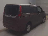 Toyota NOAH лот № 21 оценка 3.5  с аукциона в Японии 1