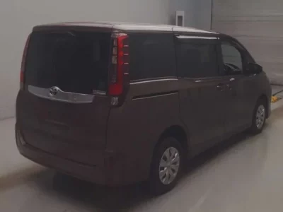 Toyota NOAH  с аукциона в Японии