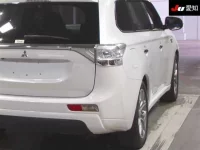 Mitsubishi OUTLANDER PHEV лот № 4294 оценка 3.5  с аукциона в Японии 7