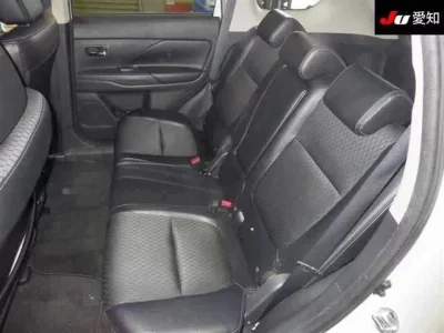 Mitsubishi OUTLANDER PHEV  с аукциона в Японии