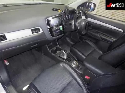 Mitsubishi OUTLANDER PHEV  с аукциона в Японии