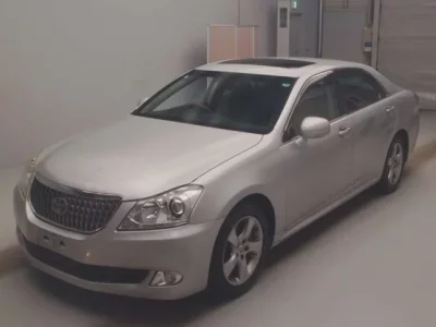 Toyota CROWN  с аукциона в Японии