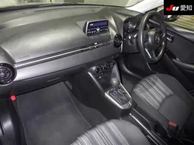 Mazda DEMIO  с аукциона в Японии