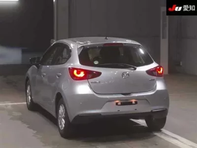 Mazda DEMIO  с аукциона в Японии