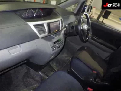 Toyota VOXY  с аукциона в Японии