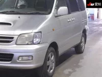 Toyota NOAH лот № 30107 оценка 3  с аукциона в Японии 6