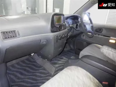 Toyota NOAH  с аукциона в Японии