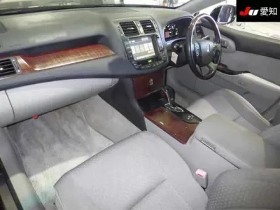 Toyota CROWN  с аукциона в Японии