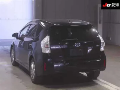 Toyota PRIUS ALPHA  с аукциона в Японии