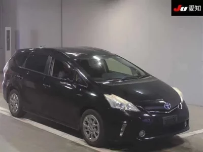 Toyota PRIUS ALPHA  с аукциона в Японии