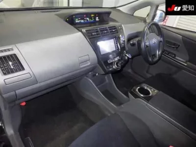 Toyota PRIUS ALPHA  с аукциона в Японии